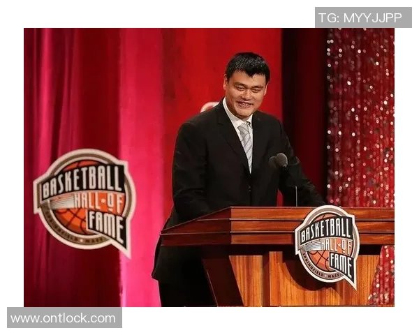 姚明在篮球讲解会上认真聆听专家分享,传承运动精神与技巧的精彩瞬间 姚明在篮球讲解会上认真聆听专家分享,传承运动精神与技巧的精彩瞬间