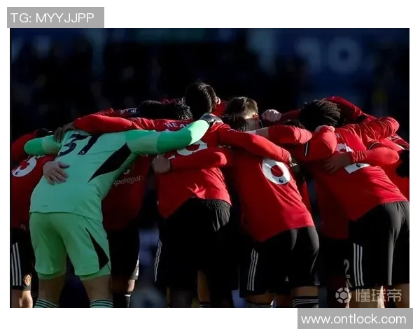 足总杯激战曼联与莱比锡平局红牌事件引发全场热议与战术分析