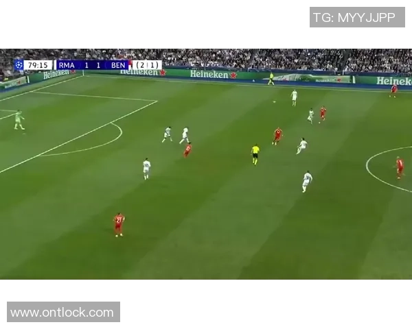 本菲卡友谊赛大胜那不勒斯争议判罚引发全场热议与绝杀瞬间回顾