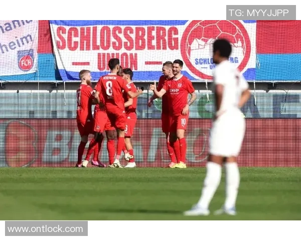 友谊赛激战：拜仁与阿森纳1比1平局精彩瞬间引发全场热烈反响