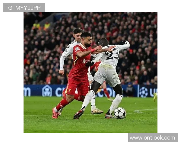 英超经典对决曼联与巴萨战成平局引发全场热议 英超经典对决曼联与巴萨战成平局引发全场热议